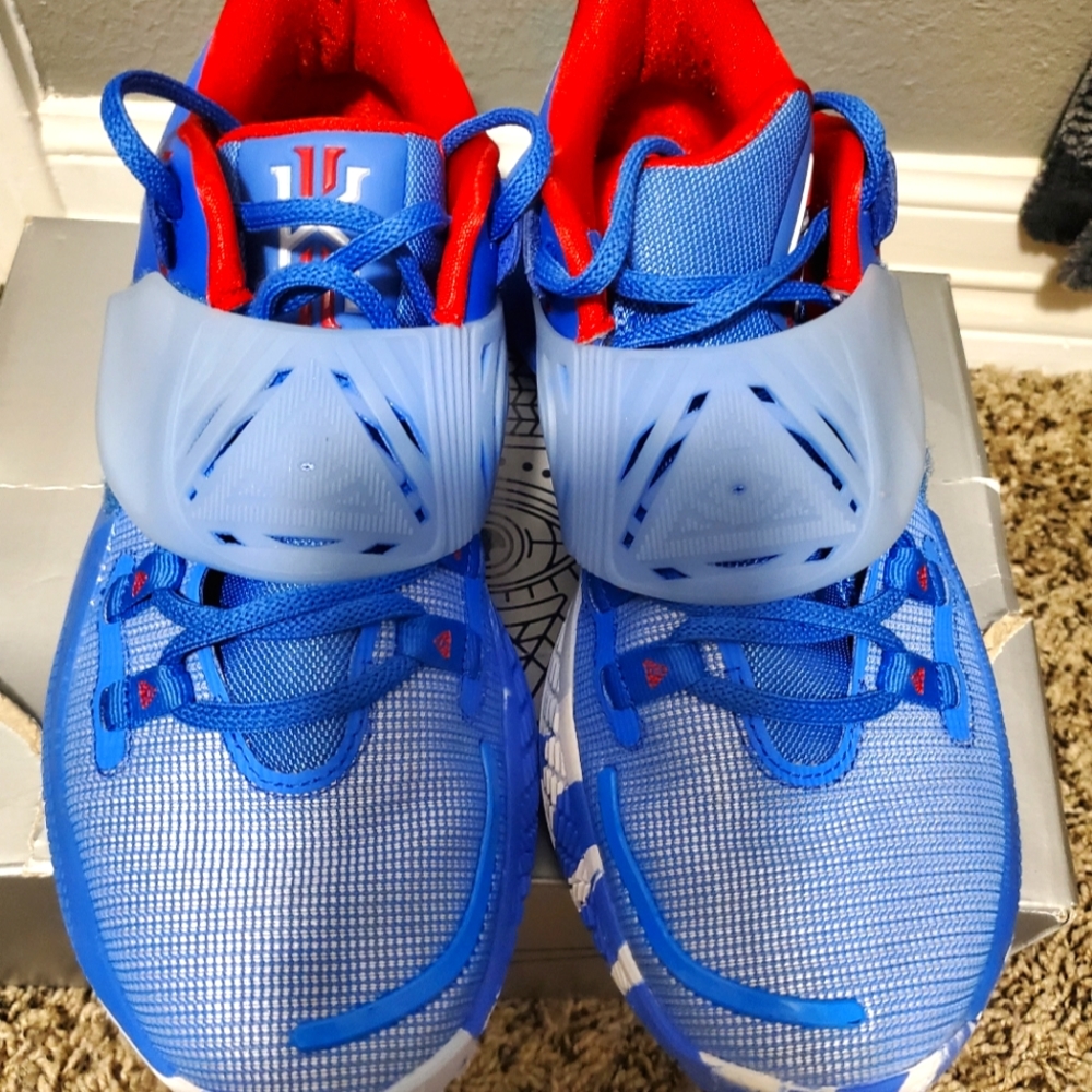 Almost new Nike Kyrie Low 3
